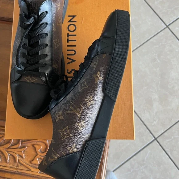 Louis vuitton men shoes size 12 used very good condition worn twice
